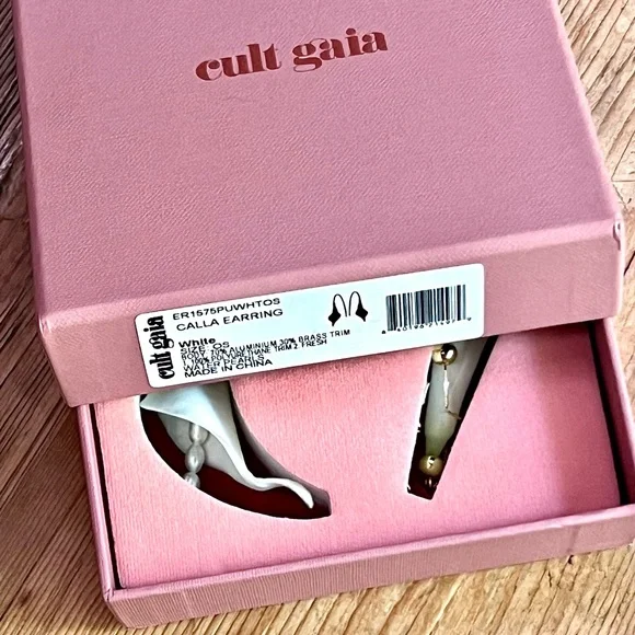 NWT Cult Gaia Calla Cultured Pearl Earrings - Picture 9 of 16
